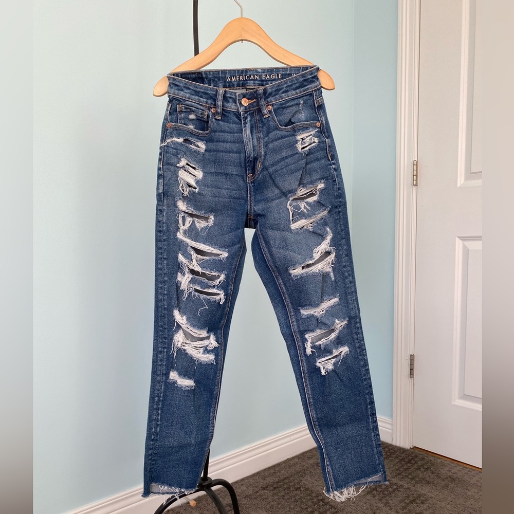 American Eagle Outfitters woman’s high rise distressed jeans